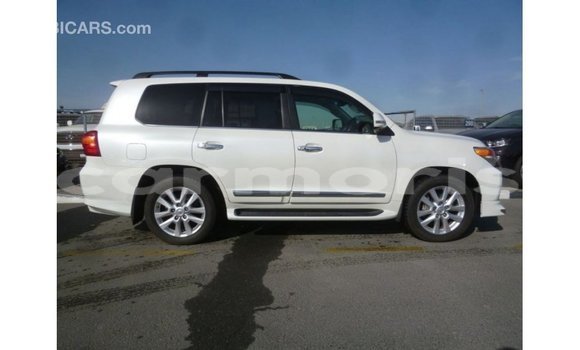 Buy Import Toyota Land Cruiser White Car in Import - Dubai in Agalega Islands Buy Import Toyota Land Cruiser White Car in Import - Dubai in Agalega Islands