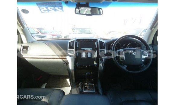 Buy Import Toyota Land Cruiser White Car in Import - Dubai in Agalega Islands Buy Import Toyota Land Cruiser White Car in Import - Dubai in Agalega Islands