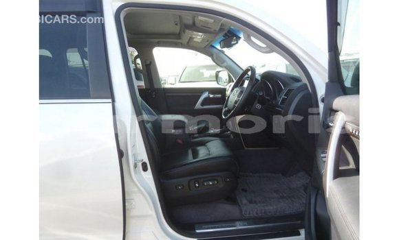Buy Import Toyota Land Cruiser White Car in Import - Dubai in Agalega Islands Buy Import Toyota Land Cruiser White Car in Import - Dubai in Agalega Islands