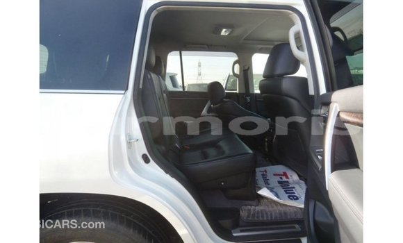 Buy Import Toyota Land Cruiser White Car in Import - Dubai in Agalega Islands Buy Import Toyota Land Cruiser White Car in Import - Dubai in Agalega Islands