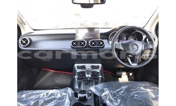 Acheter Import Voiture Mercedes-Benz 250 Noir à Import - Dubai, Îles Agalega Acheter Import Voiture Mercedes-Benz 250 Noir à Import - Dubai, Îles Agalega