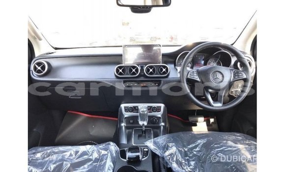 Acheter Import Voiture Mercedes-Benz 250 Noir à Import - Dubai, Îles Agalega Acheter Import Voiture Mercedes-Benz 250 Noir à Import - Dubai, Îles Agalega