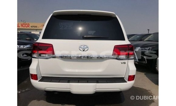 Acheter Import Voiture Toyota Land Cruiser Blanc à Import - Dubai, Îles Agalega Acheter Import Voiture Toyota Land Cruiser Blanc à Import - Dubai, Îles Agalega