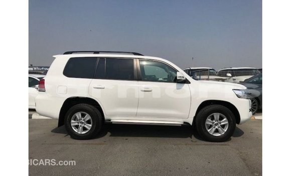 Acheter Import Voiture Toyota Land Cruiser Blanc à Import - Dubai, Îles Agalega Acheter Import Voiture Toyota Land Cruiser Blanc à Import - Dubai, Îles Agalega