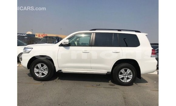 Acheter Import Voiture Toyota Land Cruiser Blanc à Import - Dubai, Îles Agalega Acheter Import Voiture Toyota Land Cruiser Blanc à Import - Dubai, Îles Agalega