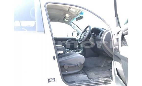 Acheter Import Voiture Toyota Land Cruiser Blanc à Import - Dubai, Îles Agalega Acheter Import Voiture Toyota Land Cruiser Blanc à Import - Dubai, Îles Agalega