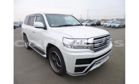 Buy Import Toyota Land Cruiser White Car in Import - Dubai in Agalega Islands Buy Import Toyota Land Cruiser White Car in Import - Dubai in Agalega Islands