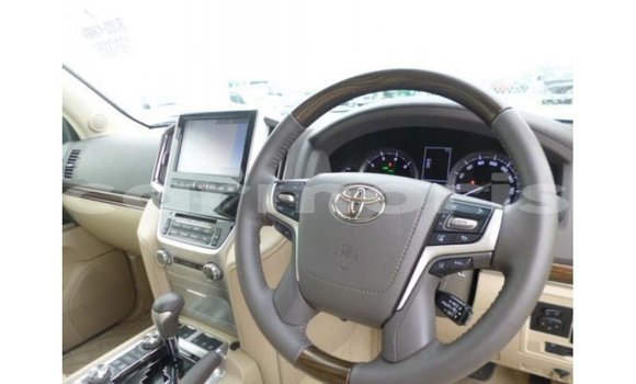 Buy Import Toyota Land Cruiser White Car in Import - Dubai in Agalega Islands Buy Import Toyota Land Cruiser White Car in Import - Dubai in Agalega Islands