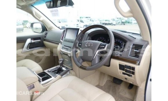 Buy Import Toyota Land Cruiser White Car in Import - Dubai in Agalega Islands Buy Import Toyota Land Cruiser White Car in Import - Dubai in Agalega Islands