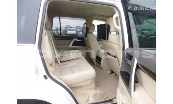 Buy Import Toyota Land Cruiser White Car in Import - Dubai in Agalega Islands Buy Import Toyota Land Cruiser White Car in Import - Dubai in Agalega Islands