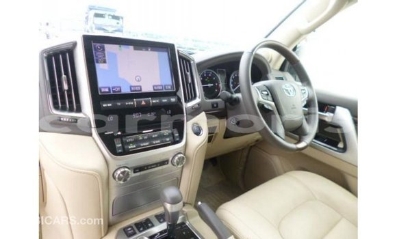 Buy Import Toyota Land Cruiser White Car in Import - Dubai in Agalega Islands Buy Import Toyota Land Cruiser White Car in Import - Dubai in Agalega Islands