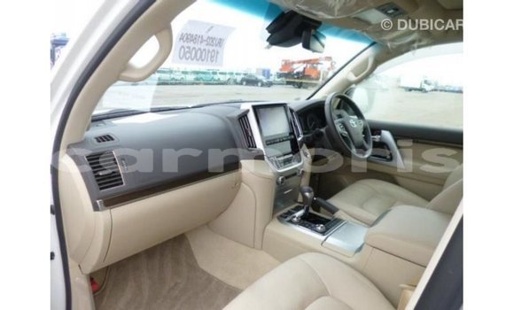 Buy Import Toyota Land Cruiser White Car in Import - Dubai in Agalega Islands Buy Import Toyota Land Cruiser White Car in Import - Dubai in Agalega Islands