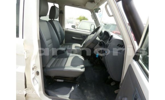 Buy Import Toyota Land Cruiser White Car in Import - Dubai in Agalega Islands Buy Import Toyota Land Cruiser White Car in Import - Dubai in Agalega Islands
