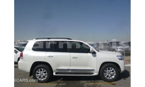 Acheter Import Voiture Toyota Land Cruiser Blanc à Import - Dubai, Îles Agalega Acheter Import Voiture Toyota Land Cruiser Blanc à Import - Dubai, Îles Agalega