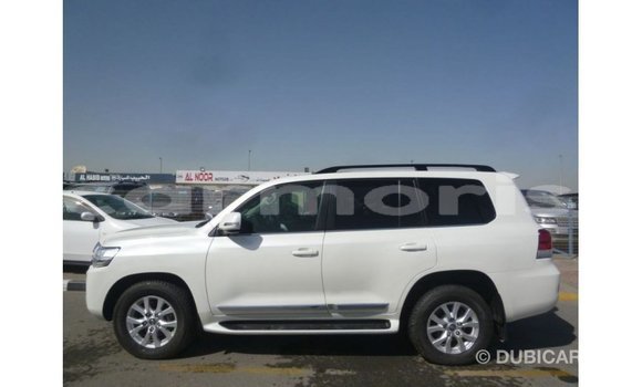 Acheter Import Voiture Toyota Land Cruiser Blanc à Import - Dubai, Îles Agalega Acheter Import Voiture Toyota Land Cruiser Blanc à Import - Dubai, Îles Agalega
