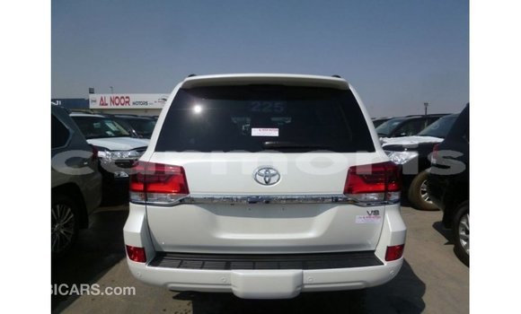 Buy Import Toyota Land Cruiser White Car in Import - Dubai in Agalega Islands Buy Import Toyota Land Cruiser White Car in Import - Dubai in Agalega Islands