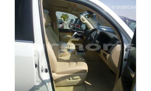 Buy Import Toyota Land Cruiser White Car in Import - Dubai in Agalega Islands Buy Import Toyota Land Cruiser White Car in Import - Dubai in Agalega Islands