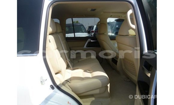 Buy Import Toyota Land Cruiser White Car in Import - Dubai in Agalega Islands Buy Import Toyota Land Cruiser White Car in Import - Dubai in Agalega Islands