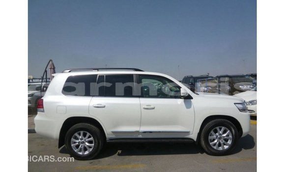 Buy Import Toyota Land Cruiser White Car in Import - Dubai in Agalega Islands Buy Import Toyota Land Cruiser White Car in Import - Dubai in Agalega Islands