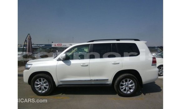 Buy Import Toyota Land Cruiser White Car in Import - Dubai in Agalega Islands Buy Import Toyota Land Cruiser White Car in Import - Dubai in Agalega Islands