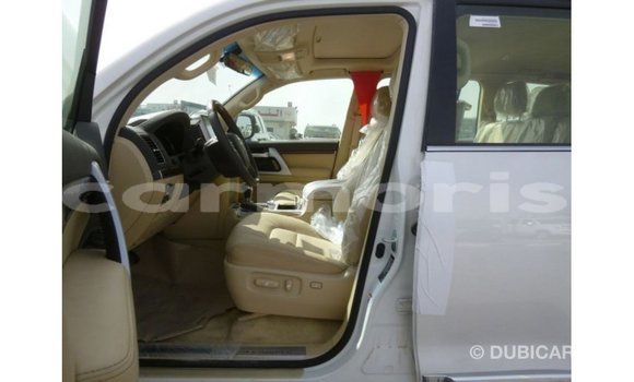 Acheter Import Voiture Toyota Land Cruiser Blanc à Import - Dubai, Îles Agalega Acheter Import Voiture Toyota Land Cruiser Blanc à Import - Dubai, Îles Agalega