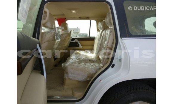 Acheter Import Voiture Toyota Land Cruiser Blanc à Import - Dubai, Îles Agalega Acheter Import Voiture Toyota Land Cruiser Blanc à Import - Dubai, Îles Agalega