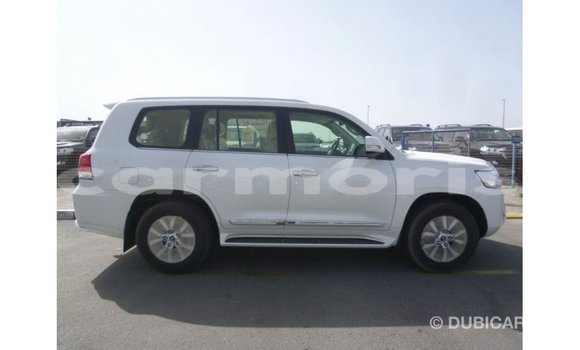 Acheter Import Voiture Toyota Land Cruiser Blanc à Import - Dubai, Îles Agalega Acheter Import Voiture Toyota Land Cruiser Blanc à Import - Dubai, Îles Agalega