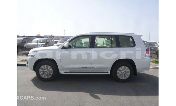 Acheter Import Voiture Toyota Land Cruiser Blanc à Import - Dubai, Îles Agalega Acheter Import Voiture Toyota Land Cruiser Blanc à Import - Dubai, Îles Agalega