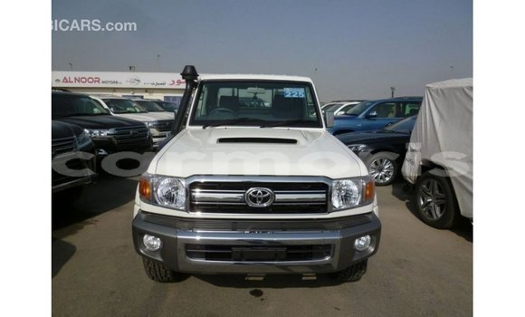 Acheter Import Voiture Toyota Land Cruiser Blanc à Import - Dubai, Îles Agalega Acheter Import Voiture Toyota Land Cruiser Blanc à Import - Dubai, Îles Agalega