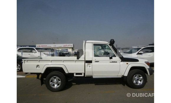 Acheter Import Voiture Toyota Land Cruiser Blanc à Import - Dubai, Îles Agalega Acheter Import Voiture Toyota Land Cruiser Blanc à Import - Dubai, Îles Agalega