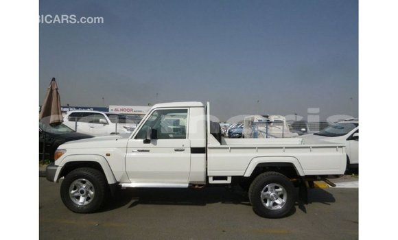 Acheter Import Voiture Toyota Land Cruiser Blanc à Import - Dubai, Îles Agalega Acheter Import Voiture Toyota Land Cruiser Blanc à Import - Dubai, Îles Agalega