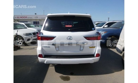 Acheter Import Voiture Lexus LX Blanc à Import - Dubai, Îles Agalega Acheter Import Voiture Lexus LX Blanc à Import - Dubai, Îles Agalega