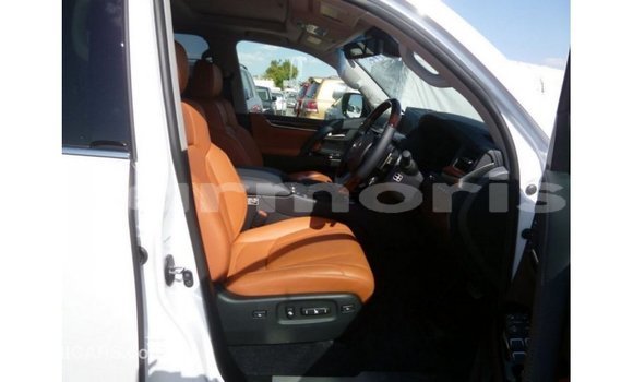 Acheter Import Voiture Lexus LX Blanc à Import - Dubai, Îles Agalega Acheter Import Voiture Lexus LX Blanc à Import - Dubai, Îles Agalega