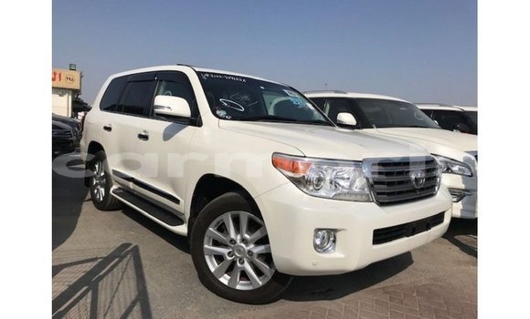 Buy Import Toyota Land Cruiser White Car in Import - Dubai in Agalega Islands Buy Import Toyota Land Cruiser White Car in Import - Dubai in Agalega Islands