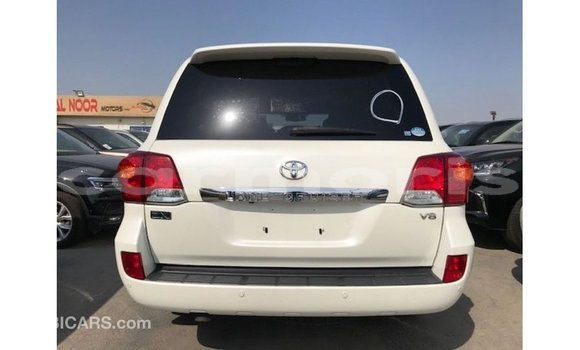 Buy Import Toyota Land Cruiser White Car in Import - Dubai in Agalega Islands Buy Import Toyota Land Cruiser White Car in Import - Dubai in Agalega Islands