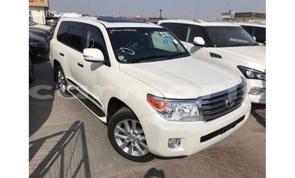 Buy Import Toyota Land Cruiser White Car in Import - Dubai in Agalega Islands Buy Import Toyota Land Cruiser White Car in Import - Dubai in Agalega Islands
