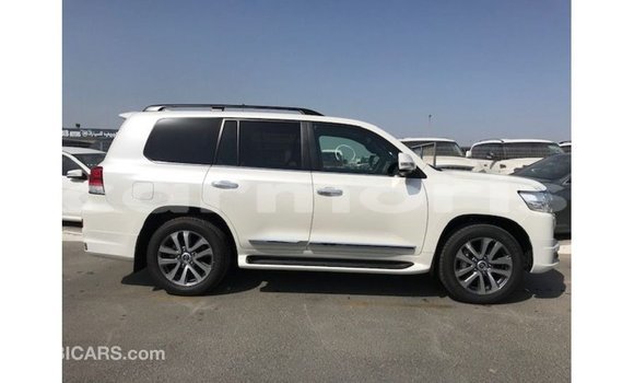 Acheter Import Voiture Toyota Land Cruiser Blanc à Import - Dubai, Îles Agalega Acheter Import Voiture Toyota Land Cruiser Blanc à Import - Dubai, Îles Agalega