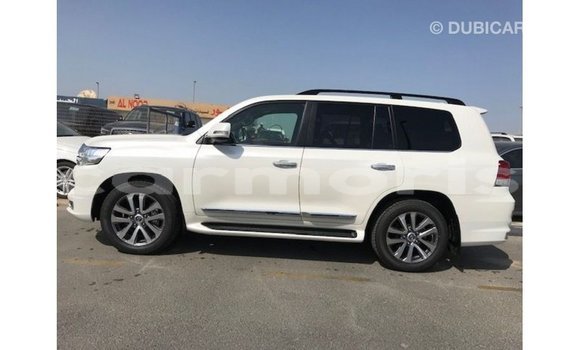 Acheter Import Voiture Toyota Land Cruiser Blanc à Import - Dubai, Îles Agalega Acheter Import Voiture Toyota Land Cruiser Blanc à Import - Dubai, Îles Agalega