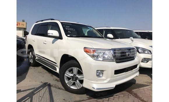 Acheter Import Voiture Toyota Land Cruiser Blanc à Import - Dubai, Îles Agalega Acheter Import Voiture Toyota Land Cruiser Blanc à Import - Dubai, Îles Agalega