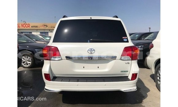 Acheter Import Voiture Toyota Land Cruiser Blanc à Import - Dubai, Îles Agalega Acheter Import Voiture Toyota Land Cruiser Blanc à Import - Dubai, Îles Agalega