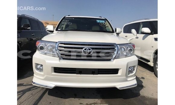 Acheter Import Voiture Toyota Land Cruiser Blanc à Import - Dubai, Îles Agalega Acheter Import Voiture Toyota Land Cruiser Blanc à Import - Dubai, Îles Agalega