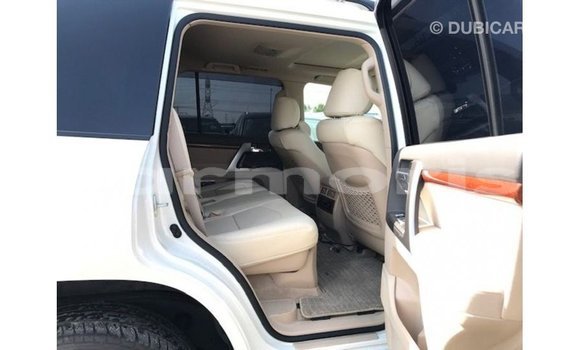 Acheter Import Voiture Toyota Land Cruiser Blanc à Import - Dubai, Îles Agalega Acheter Import Voiture Toyota Land Cruiser Blanc à Import - Dubai, Îles Agalega