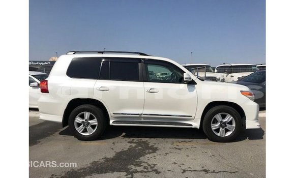 Acheter Import Voiture Toyota Land Cruiser Blanc à Import - Dubai, Îles Agalega Acheter Import Voiture Toyota Land Cruiser Blanc à Import - Dubai, Îles Agalega