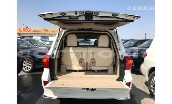 Acheter Import Voiture Toyota Land Cruiser Blanc à Import - Dubai, Îles Agalega Acheter Import Voiture Toyota Land Cruiser Blanc à Import - Dubai, Îles Agalega