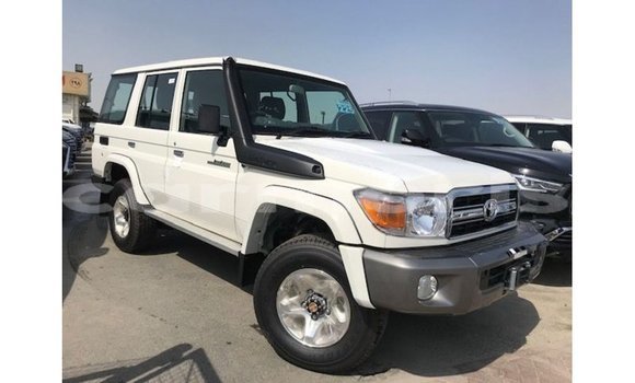 Acheter Import Voiture Toyota Land Cruiser Blanc à Import - Dubai, Îles Agalega Acheter Import Voiture Toyota Land Cruiser Blanc à Import - Dubai, Îles Agalega