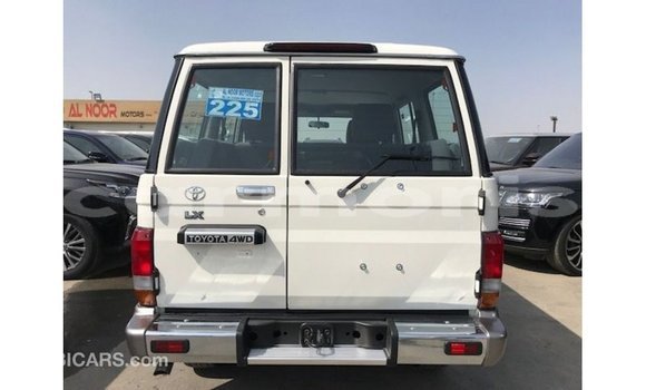 Acheter Import Voiture Toyota Land Cruiser Blanc à Import - Dubai, Îles Agalega Acheter Import Voiture Toyota Land Cruiser Blanc à Import - Dubai, Îles Agalega