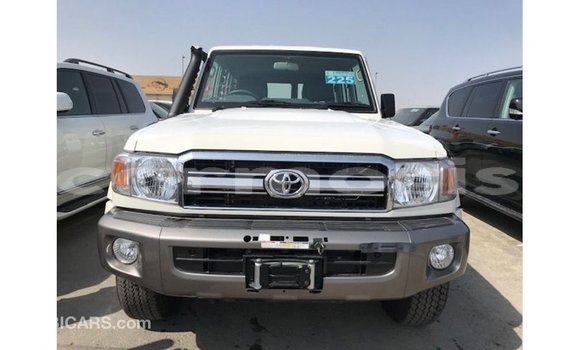Acheter Import Voiture Toyota Land Cruiser Blanc à Import - Dubai, Îles Agalega Acheter Import Voiture Toyota Land Cruiser Blanc à Import - Dubai, Îles Agalega