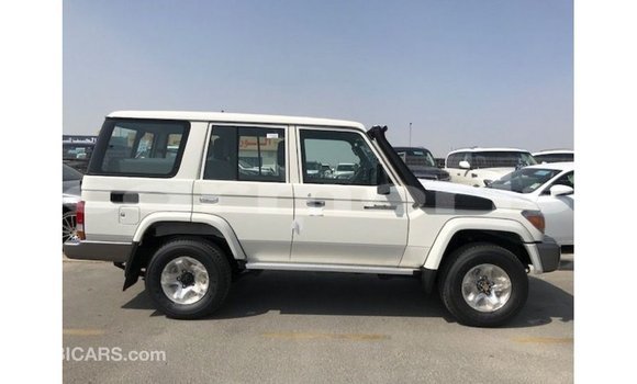 Acheter Import Voiture Toyota Land Cruiser Blanc à Import - Dubai, Îles Agalega Acheter Import Voiture Toyota Land Cruiser Blanc à Import - Dubai, Îles Agalega