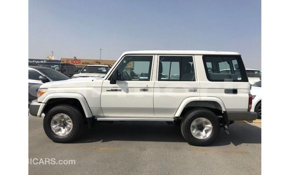 Acheter Import Voiture Toyota Land Cruiser Blanc à Import - Dubai, Îles Agalega Acheter Import Voiture Toyota Land Cruiser Blanc à Import - Dubai, Îles Agalega