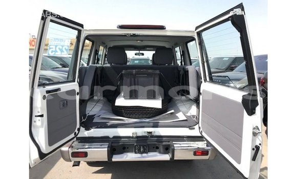 Acheter Import Voiture Toyota Land Cruiser Blanc à Import - Dubai, Îles Agalega Acheter Import Voiture Toyota Land Cruiser Blanc à Import - Dubai, Îles Agalega